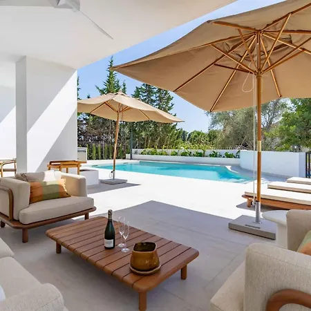 Villa Elegant In *