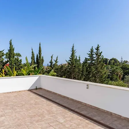 Villa Elegant In *