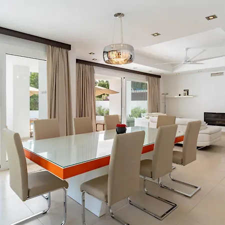 Villa Elegant In *